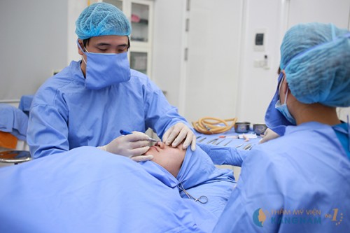 dị ứng có nên nâng mũi