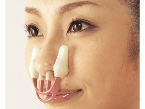 Nhiều người cho rằng kẹp nâng mũi không hiệu quả như quảng cảo