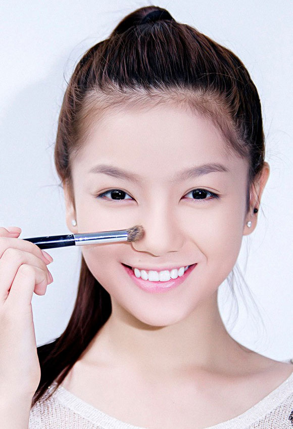 Cách trang điểm khắc phục mũi tẹt bằng 5 bước cơ bản