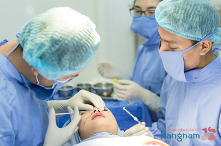Các chuyên gia giải đáp nâng mũi không phẫu thuật có hại không?